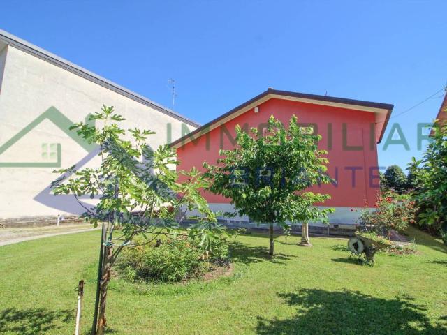Villa Indipendente in vendita a Valdarno, Albizzate