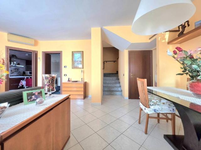 Villa Indipendente in vendita a Albuzzano, Lombardia