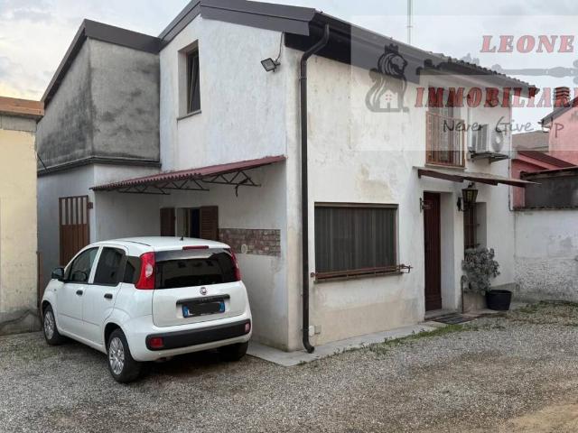 Villa Indipendente in vendita a Albuzzano, Lombardia