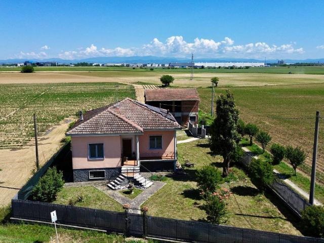 Villa Indipendente in vendita a Piemonte, Alessandria