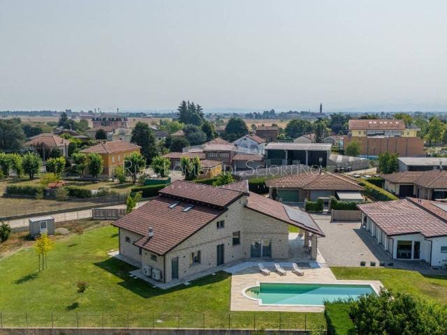 Villa Indipendente in vendita a Piemonte, Alessandria