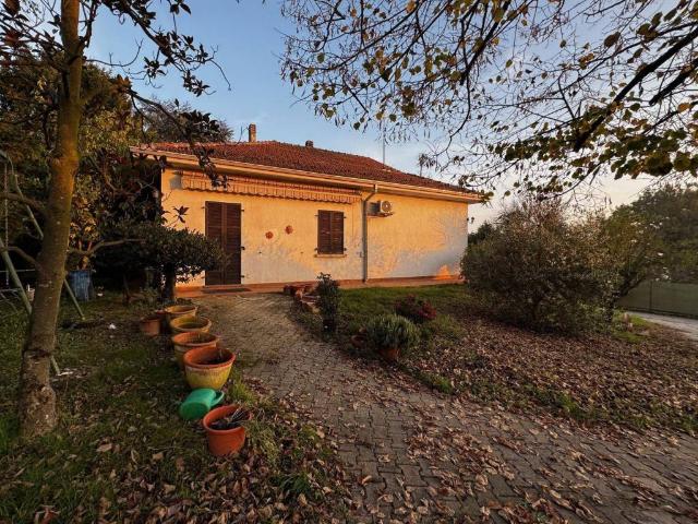 Villa Indipendente in vendita a Piemonte, Alessandria