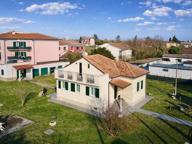 Villa Indipendente in vendita a Piemonte, Alessandria