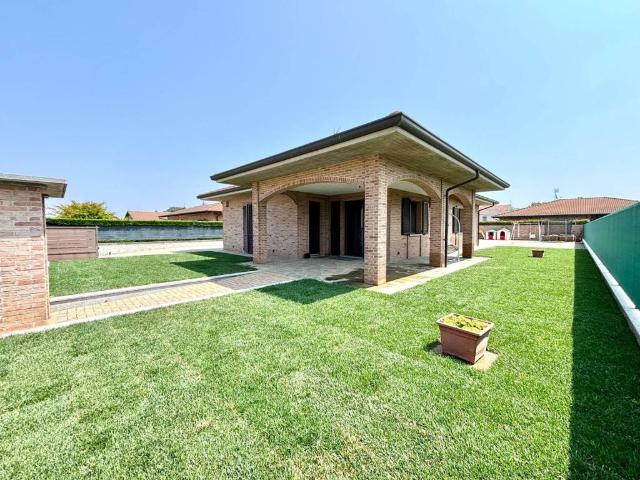Villa Indipendente in vendita a Piemonte, Alessandria