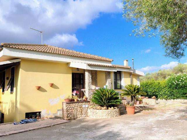 Villa Indipendente in vendita a Alghero, Sardigna/Sardegna