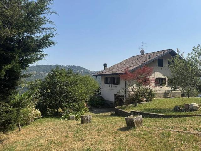 Villa Indipendente in vendita a Comunità Montana della Valle Brembana, Algua