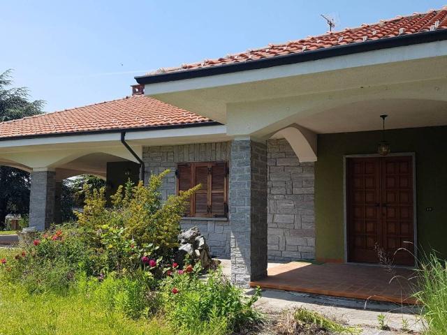 Villa Indipendente in vendita a Piemonte, Vercelli
