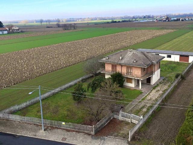 Villa Indipendente in vendita a Alluvioni Piovera, Piemonte
