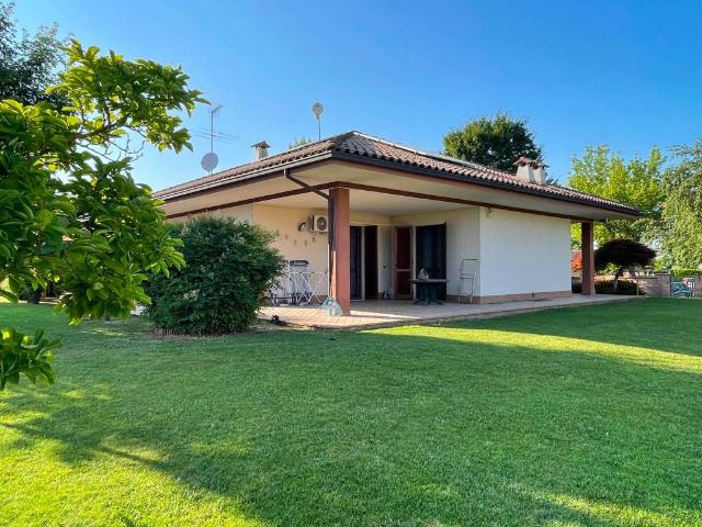Villa Indipendente in vendita a Alluvioni Piovera, Piemonte