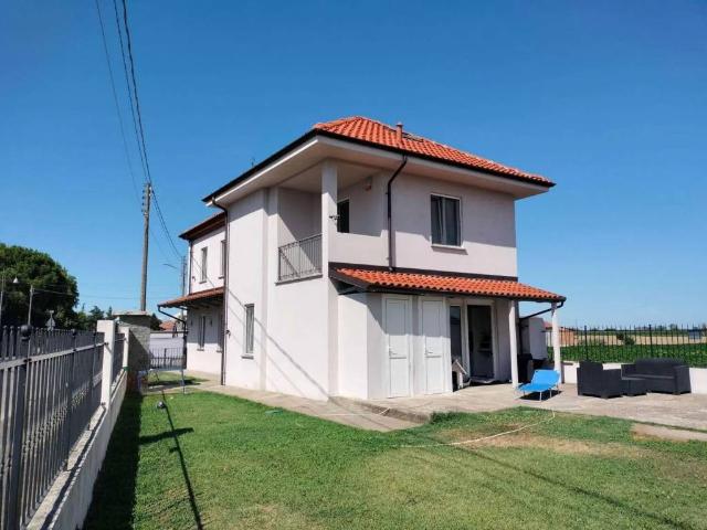 Villa Indipendente in vendita a Alluvioni Piovera, Piemonte