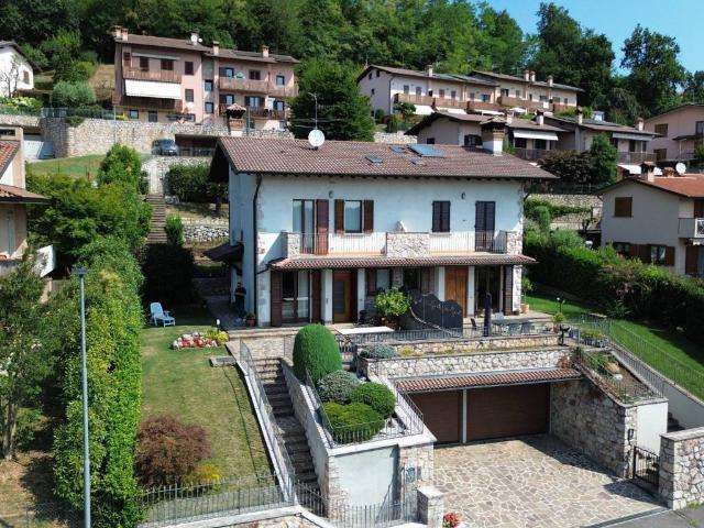 Villa Indipendente in vendita a Almenno San Bartolomeo, Lombardia