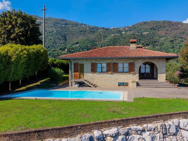 Villa Indipendente in vendita a Barlino, Almenno San Bartolomeo