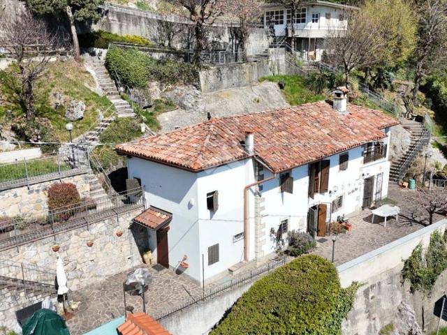 Villa Indipendente in vendita a Almenno San Bartolomeo, Lombardia