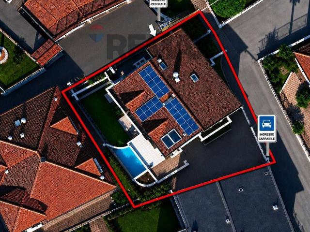 Villa Indipendente in vendita a Almenno San Salvatore, Lombardia