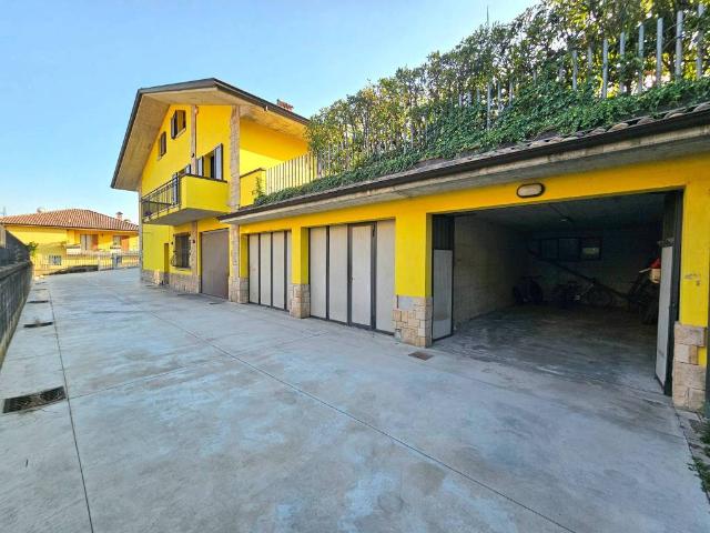 Villa Indipendente in vendita a Almenno San Salvatore, Lombardia
