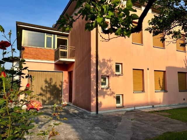 Villa Indipendente in vendita a Almenno San Salvatore, Lombardia