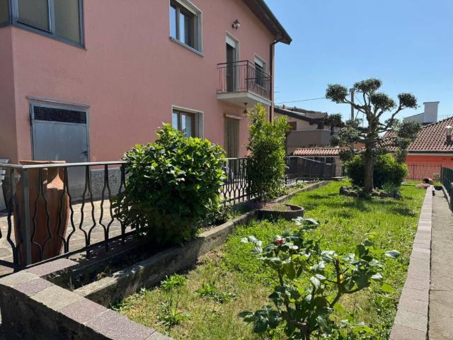 Villa Indipendente in vendita a Almenno San Salvatore, Lombardia