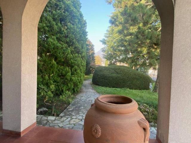 Villa Indipendente in vendita a Almenno San Salvatore, Lombardia
