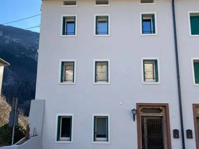 Villa Indipendente in vendita a Alpago, Farra D'alpago