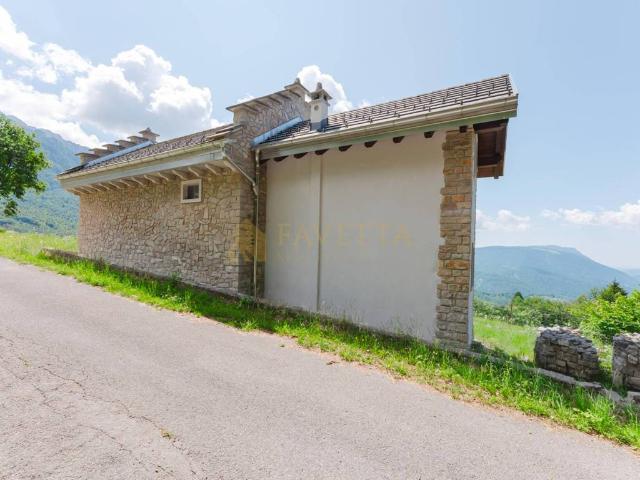 Villa Indipendente in vendita a Alpago, Pieve D'alpago