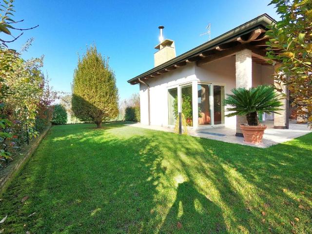 Villa Indipendente in vendita a Alseno, Piacenza