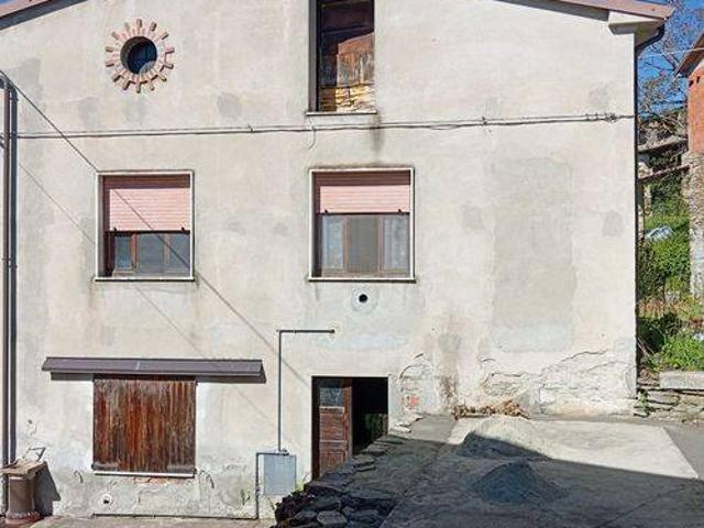 Villa Indipendente in vendita a Alta Val Tidone, Nibbiano