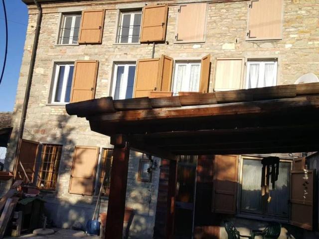 Villa Indipendente in vendita a Alta Val Tidone, Trebecco