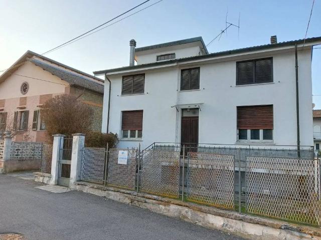 Villa Indipendente in vendita a Alta Val Tidone, Nibbiano