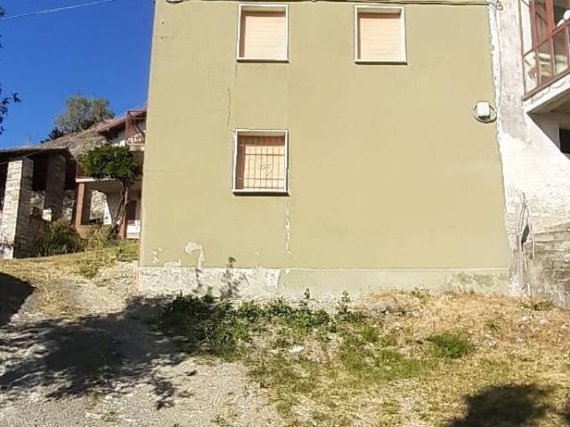 Villa Indipendente in vendita a Romagnese, Lombardia