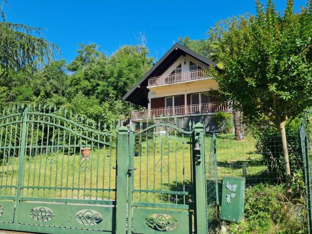 Villa Indipendente in vendita a Alta Val Tidone, Moncasacco