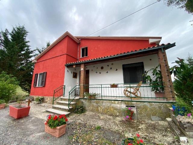 Villa Indipendente in vendita a Alta Val Tidone, Nibbiano
