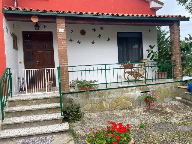 Villa Indipendente in vendita a Alta Val Tidone, Nibbiano