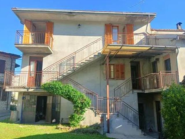 Villa Indipendente in vendita a Alta Val Tidone, Nibbiano
