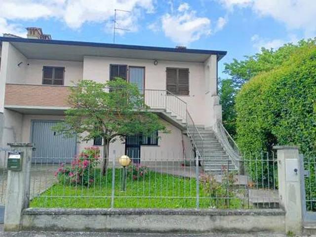 Villa Indipendente in vendita a Alta Val Tidone, Nibbiano
