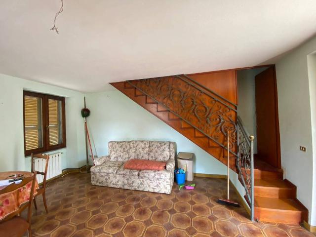 Villa Indipendente in vendita a Alta Val Tidone, Pecorara
