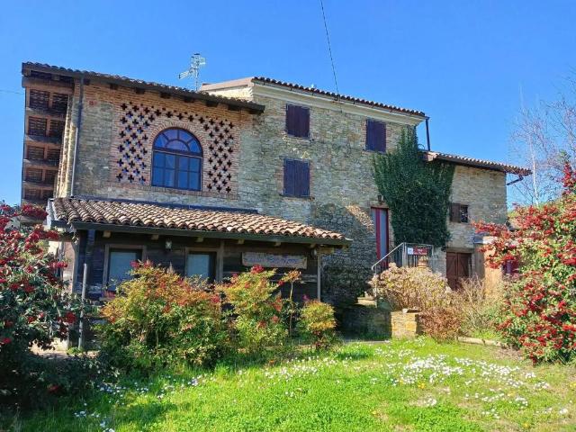Villa Indipendente in vendita a Alta Val Tidone, Nibbiano