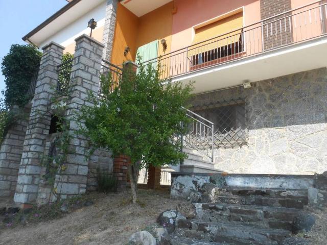 Villa Indipendente in vendita a Alta Val Tidone, Bobbio