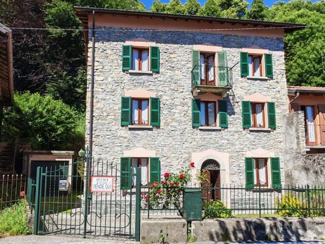 Villa Indipendente in vendita a Alta Valle Intelvi, Pellio Intelvi