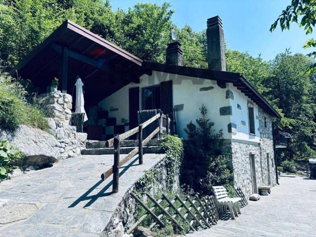 Villa Indipendente in vendita a Alta Valle Intelvi, Scaria