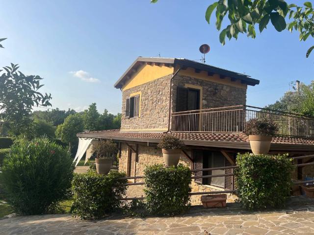 Villa Indipendente in vendita a Altavilla Silentina, Campania