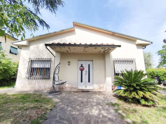 Villa Indipendente in vendita a Altopascio, Toscana