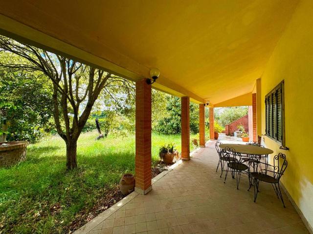 Villa Indipendente in vendita a Altopascio, Toscana