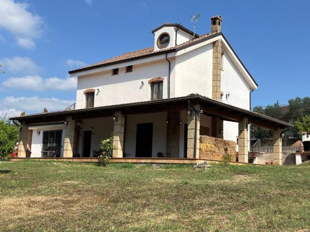 Villa Indipendente in vendita a Alvignano, Campania