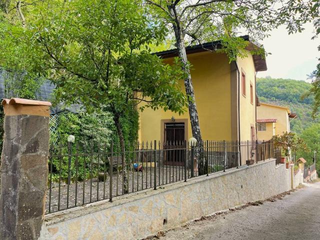 Villa Indipendente in vendita a Alvito, Lazio