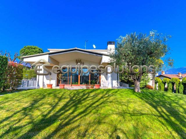Villa Indipendente in vendita a Alzano Lombardo, Lombardia