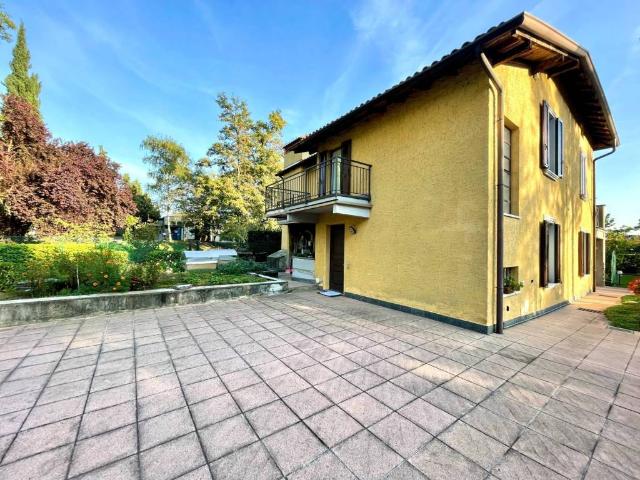 Villa Indipendente in vendita a Alzano Lombardo, Lombardia