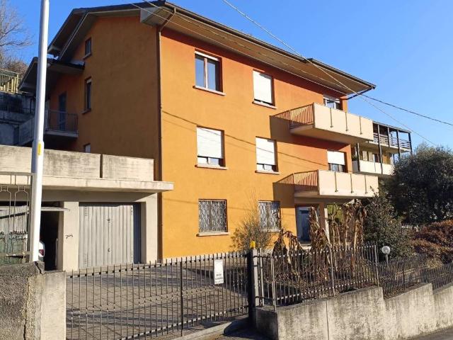 Villa Indipendente in vendita a Alzano Lombardo, Lombardia