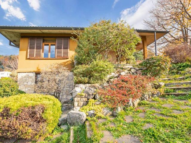 Villa Indipendente in vendita a Alzano Lombardo, Lombardia