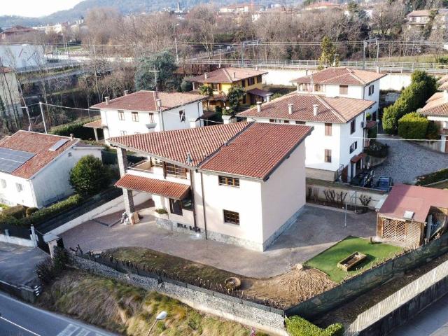 Villa Indipendente in vendita a Torre Boldone, Lombardia