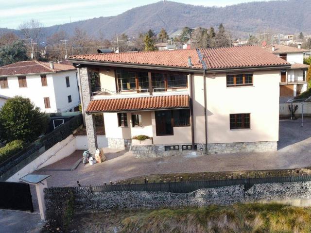 Villa Indipendente in vendita a Torre Boldone, Lombardia
